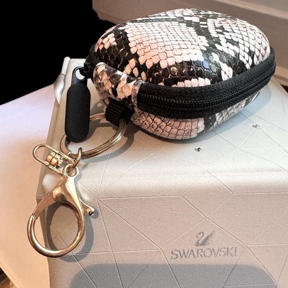 ๐ Stunning Vintage One of A Kind Ellie Rose Snake Skin Ear Buds Case ๐ - Picture 2 of 16